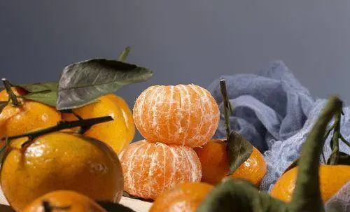 冬季喫橘子，對脾胃到底好嗎？2種水果少喫點