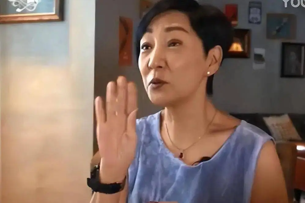 徐少強前女友悼念！爲他未婚生一對子女至今未嫁，36年終於和解