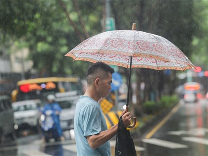 低壓帶影響南部整天雨勢明顯偏強 北部午後雨勢變大