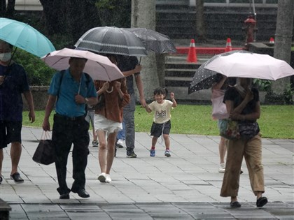 低壓帶仍影響 桃園以北、宜花留意局部豪雨大雨