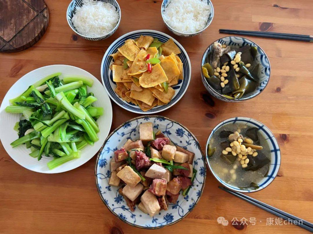 夫妻倆的午餐，3菜1湯，好做又好喫，簡單豐盛很滿足，用心過好小日子