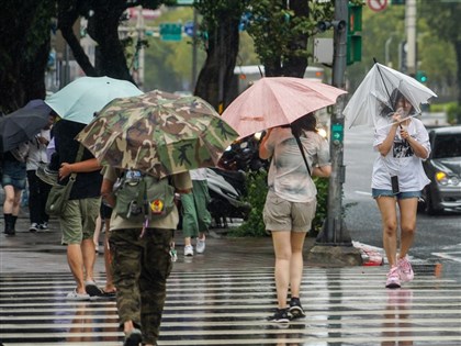 東北季風加颱風外圍雲系 晚間起北部東部防豪大雨