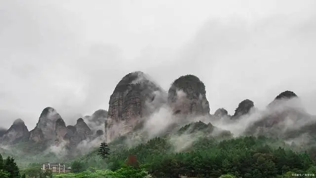 齊雲山下的甜蜜饋贈：探索江西特產，品味南酸棗糕的尊貴之旅