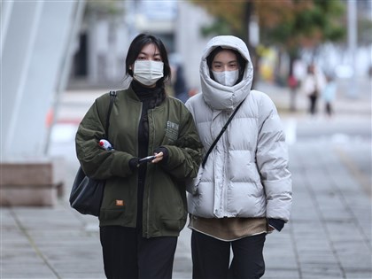 早安世界》今起水氣增轉濕冷 週末冷空氣強度可能達寒流等級