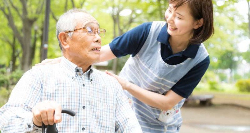 為何有人活到100歲不會失智臥牀？專家曝多喫2類食物，能有效預防罹病