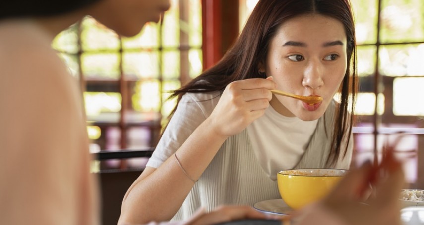 八方雲集、乾杯都輸了！1月「最賺錢餐飲集團」狂賺22億，網讚：五天喫三次