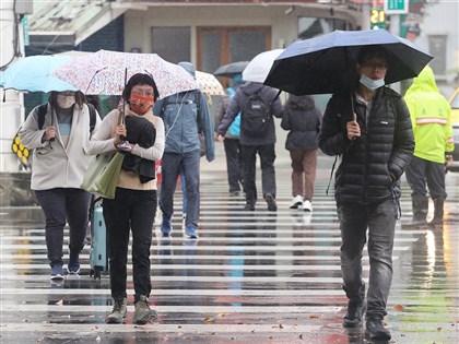 大陸冷氣團影響各地天冷 華南雲雨區東移有雨