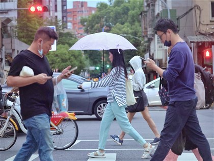 水氣略增北東零星雨 中南部高溫可達30度日夜溫差大